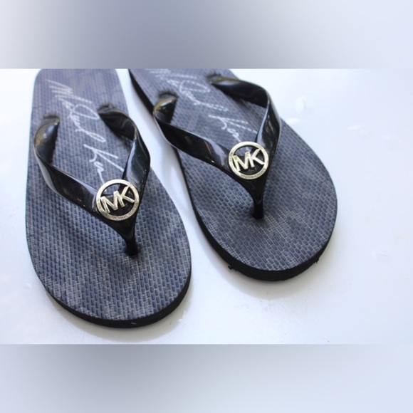 Michael Kors flip flop sandals - Picture 3 of 7